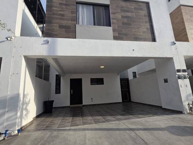 #41 - Casa para Venta en Apodaca - NL