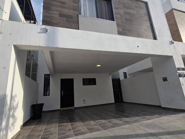 #41 - Casa para Venta en Apodaca - NL