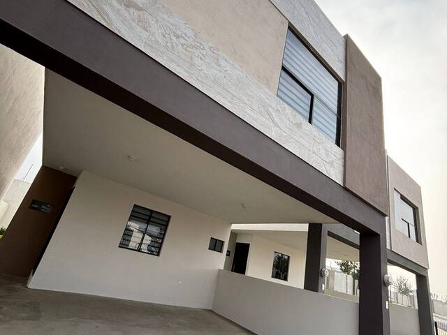 #42 - Casa para Venta en García - NL