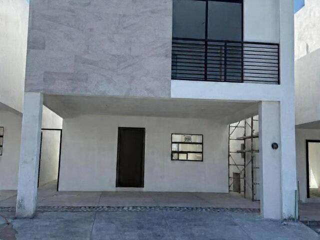 #45 - Casa para Venta en García - NL